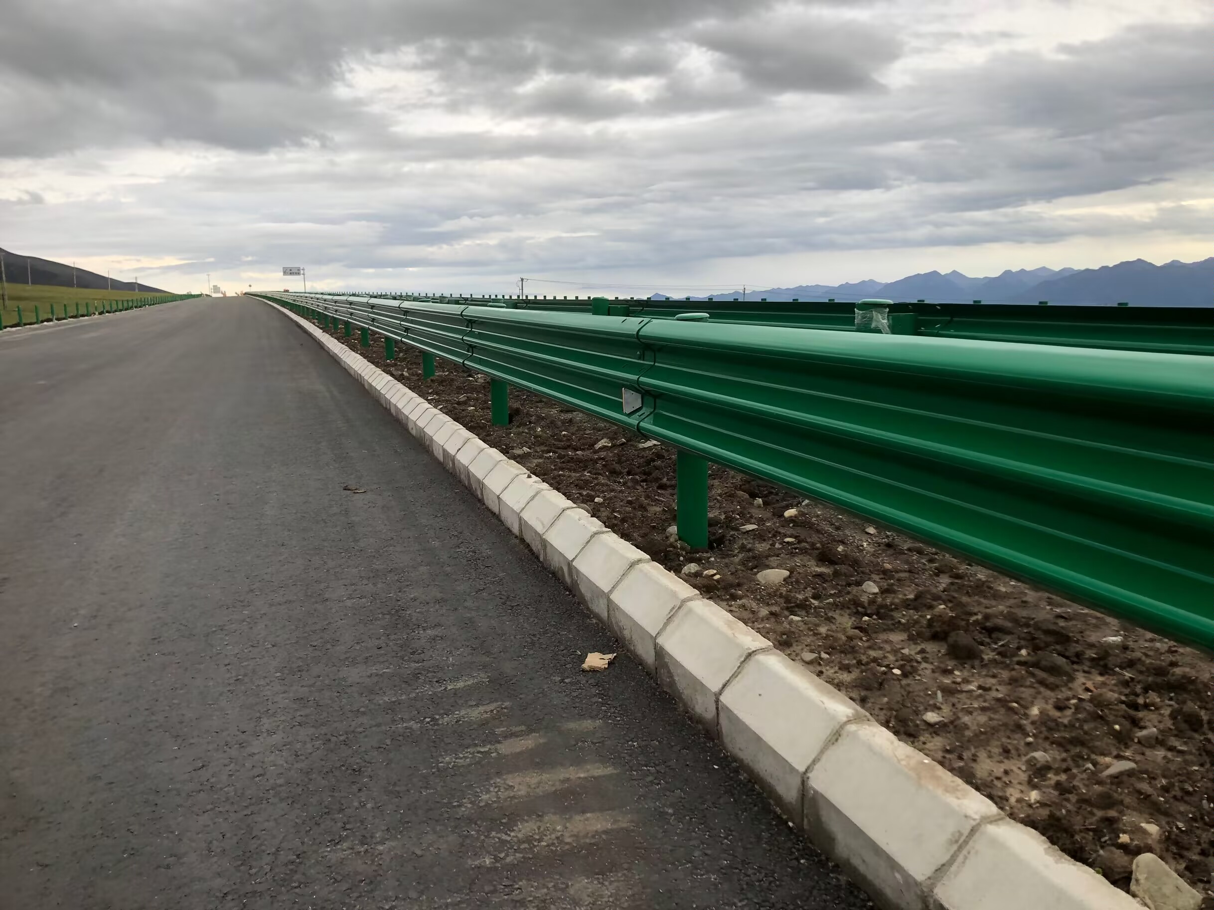蓬溪县乡村公路波形护栏热镀锌喷塑波形护栏 - 推荐